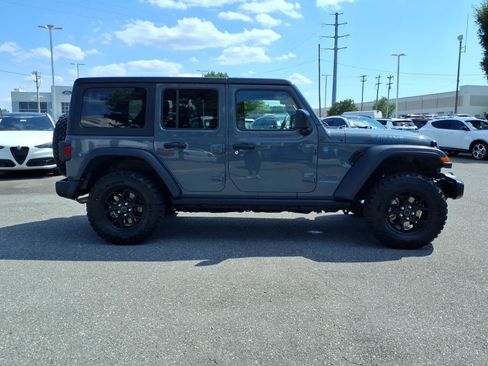 Used 2024 Jeep Wrangler Unlimited AWD/4WD image 12
