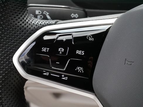 Certified 2024 Volkswagen Tiguan SE R-Line AWD/4WD image 25