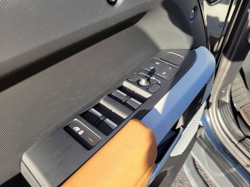 Used 2023 Land Rover Defender 130 X-Dynamic SE image 27