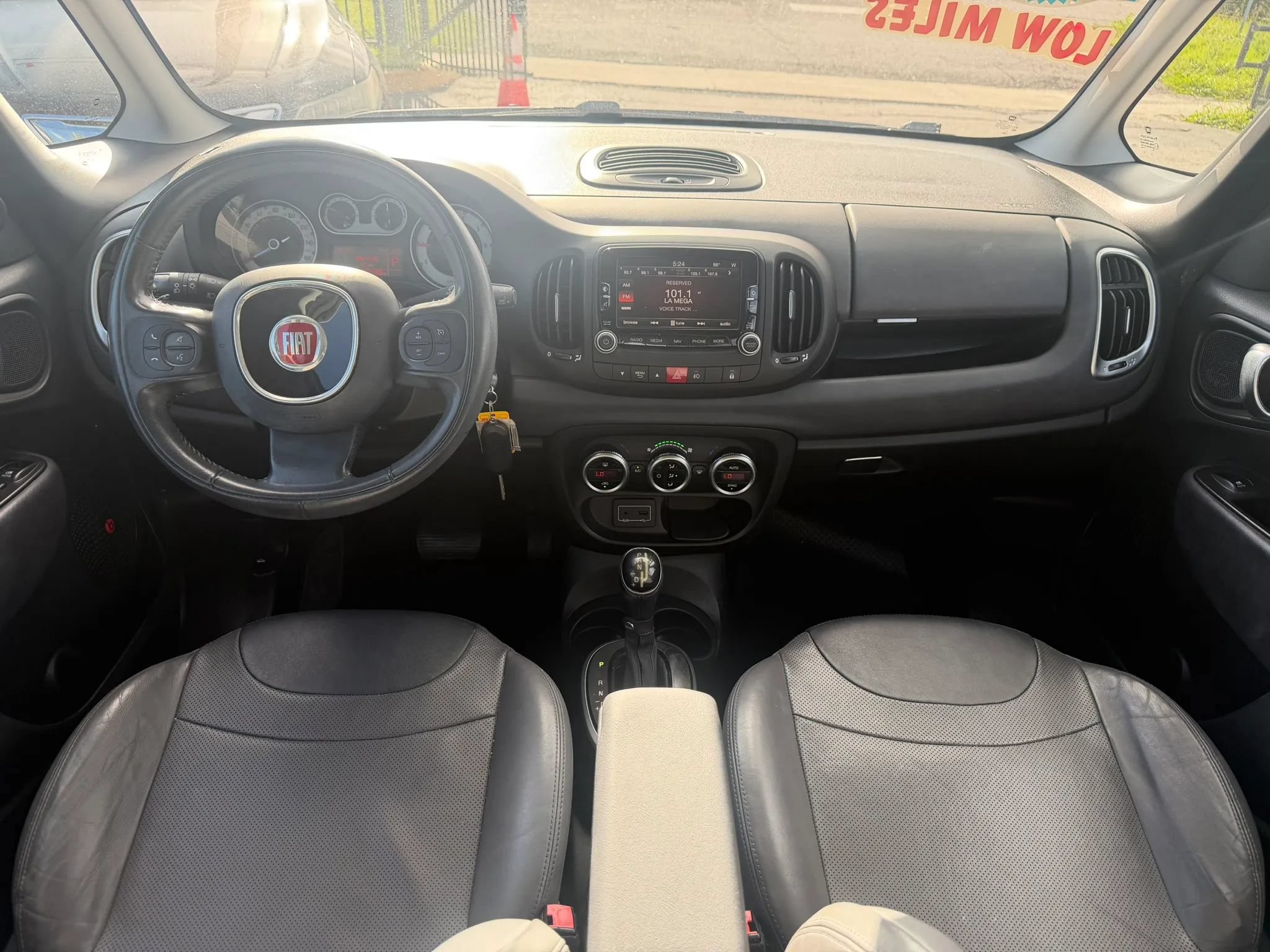 Used 2017 FIAT 500L Lounge FWD image 7