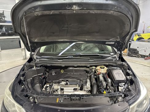Used 2018 Chevrolet Cruze Premier FWD image 29
