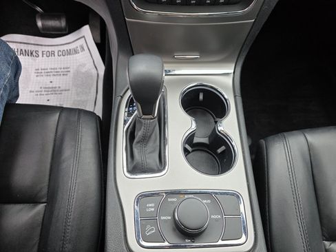 Used 2018 Jeep Grand Cherokee Limited AWD/4WD image 9