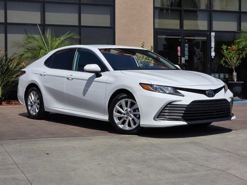 Used 2023 Toyota Camry LE FWD image 3