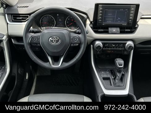 Used 2022 Toyota RAV4 XLE Premium image 11