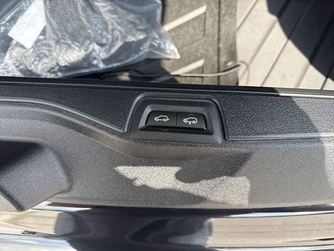 Used 2025 BMW X7 M60i AWD/4WD image 47