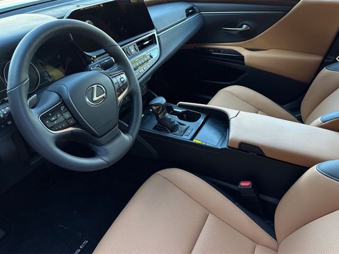 Used 2024 Lexus ES 350 w/ Premium Package image 10