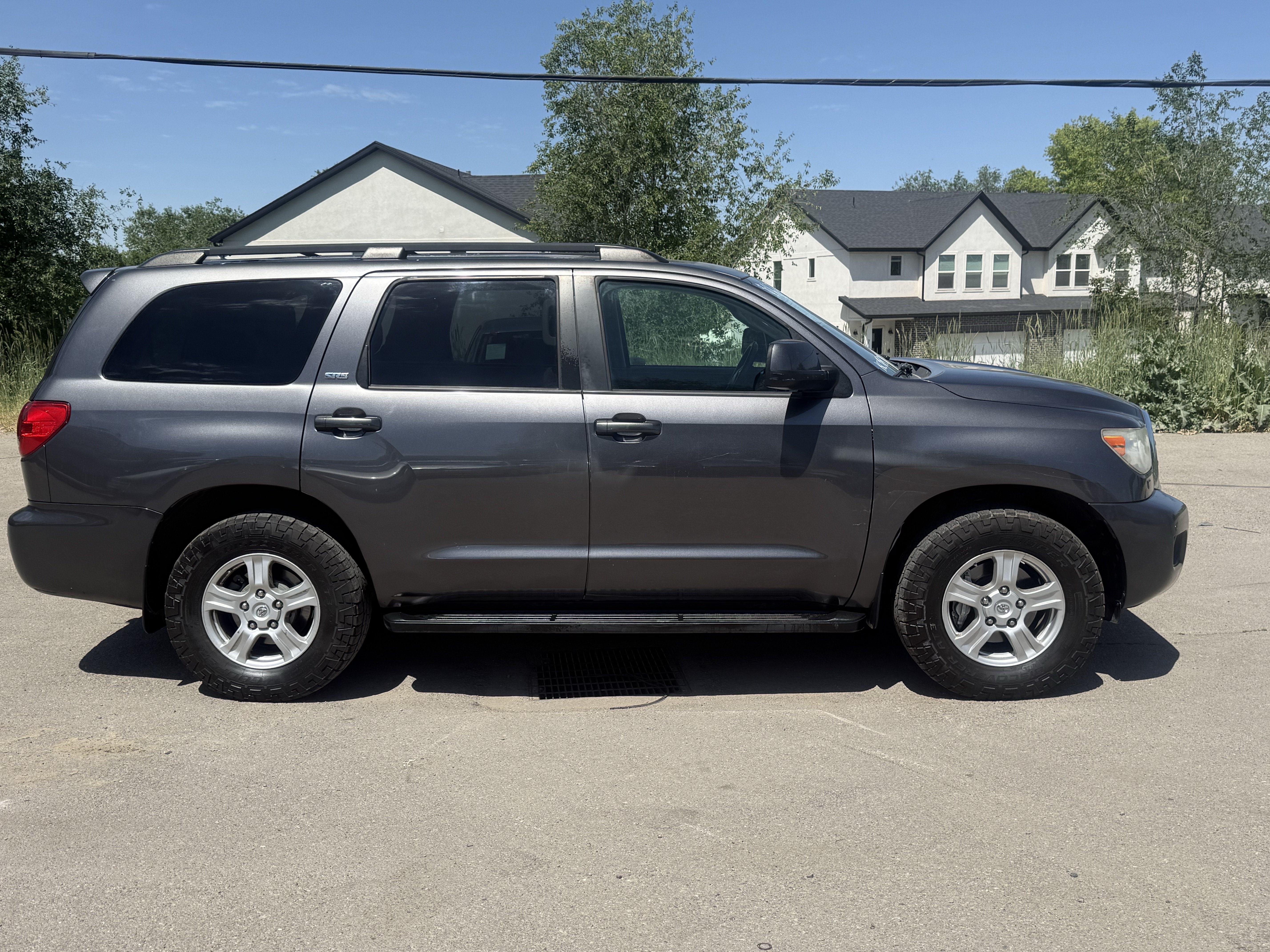 Used 2017 Toyota Sequoia SR5 w/ Premium Package AWD/4WD image 3