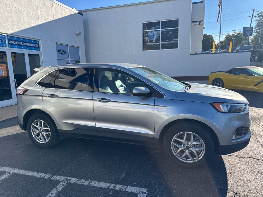 Used 2024 Ford Edge SEL w/ Convenience Package AWD/4WD image 4