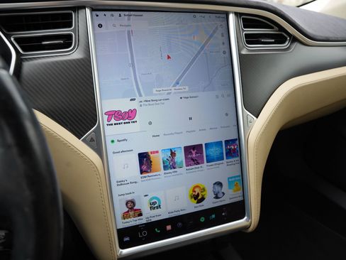 Used 2017 Tesla Model S 60D image 12