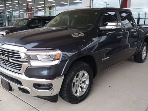 Used 2019 RAM 1500 Laramie AWD/4WD image 3