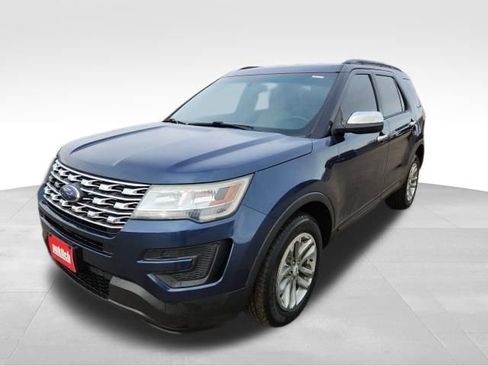 Used 2017 Ford Explorer 4WD image 3