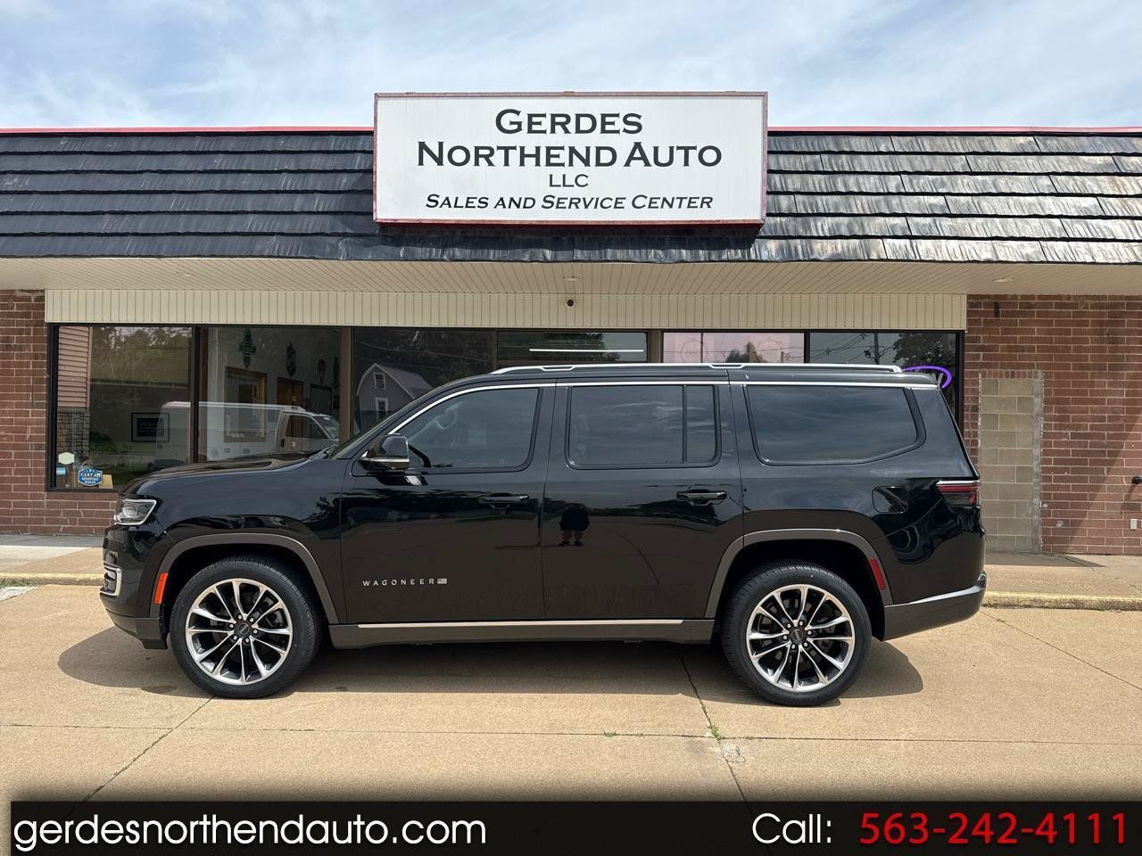 Used 2022 Jeep Wagoneer Series III w/ Premium Group I AWD/4WD image 1