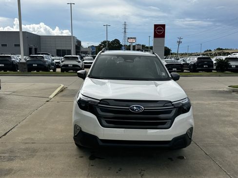 Used 2026 Subaru Forester Premium AWD/4WD image 8