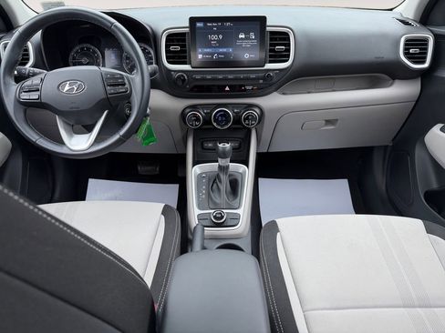 Certified 2022 Hyundai Venue SEL image 19