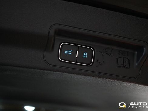 Used 2025 Ford Explorer Active AWD/4WD image 30