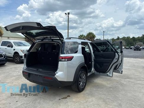Used 2025 Nissan Pathfinder SV FWD image 17