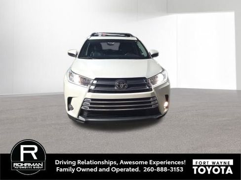 Used 2017 Toyota Highlander Limited image 9
