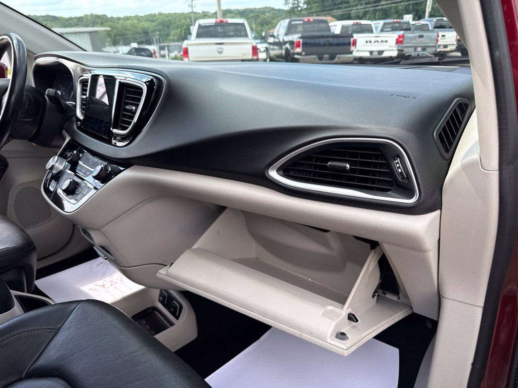 Used 2020 Chrysler Pacifica Touring-L Plus FWD image 47
