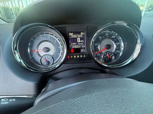 Used 2016 Chrysler Town & Country Touring w/ Driver Convenience Group image 21