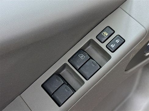 Used 2018 Nissan Frontier SV image 20