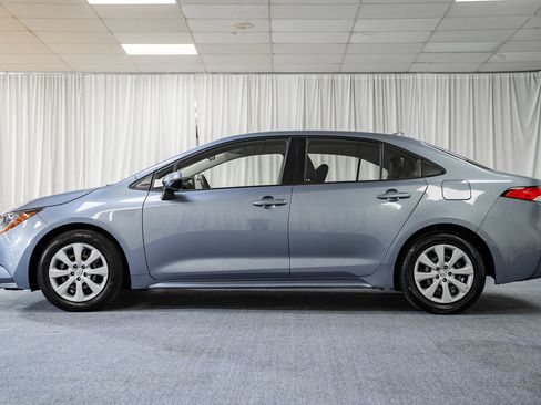 Used 2022 Toyota Corolla LE image 5