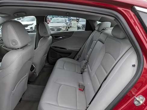Used 2016 Chevrolet Malibu LT w/ Leather Package FWD image 12