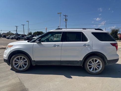 Used 2015 Ford Explorer XLT w/ Equipment Group 202A FWD image 6