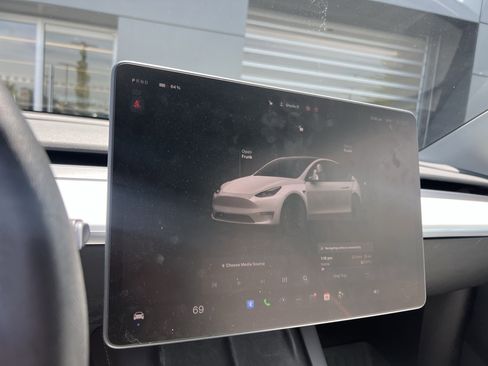 Used 2022 Tesla Model Y Performance image 23