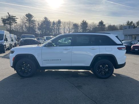 New 2026 Jeep Grand Cherokee Laredo image 4