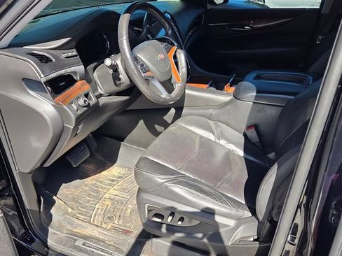 Used 2018 Cadillac Escalade ESV Premium Luxury RWD image 3
