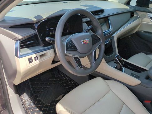 Certified 2018 Cadillac XT5 Luxury w/ Driver Awareness Package image 15