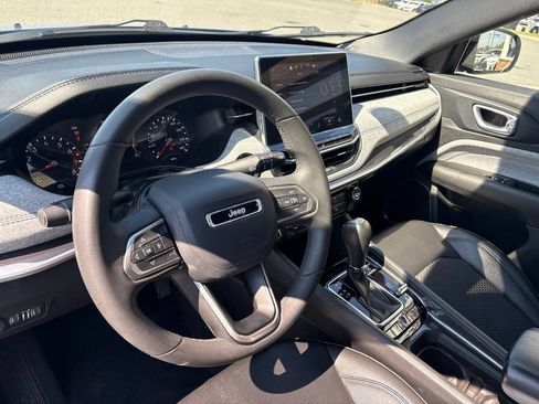 Used 2024 Jeep Compass Latitude AWD/4WD image 4