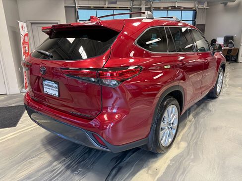 Used 2021 Toyota Highlander Limited AWD/4WD image 35