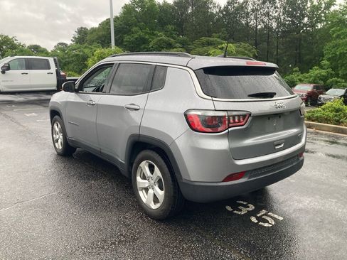 Used 2019 Jeep Compass Latitude FWD image 4