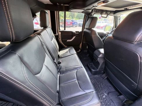 Used 2017 Jeep Wrangler Unlimited Sahara w/ Max Tow Package AWD/4WD image 18