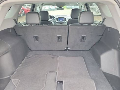 Used 2024 GMC Terrain SLT FWD image 9