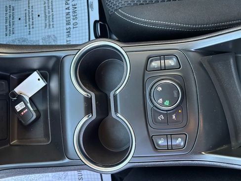 Used 2024 GMC Terrain SLE w/ Driver Convenience Package image 19