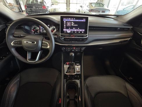 Used 2025 Jeep Compass Trailhawk AWD/4WD image 31
