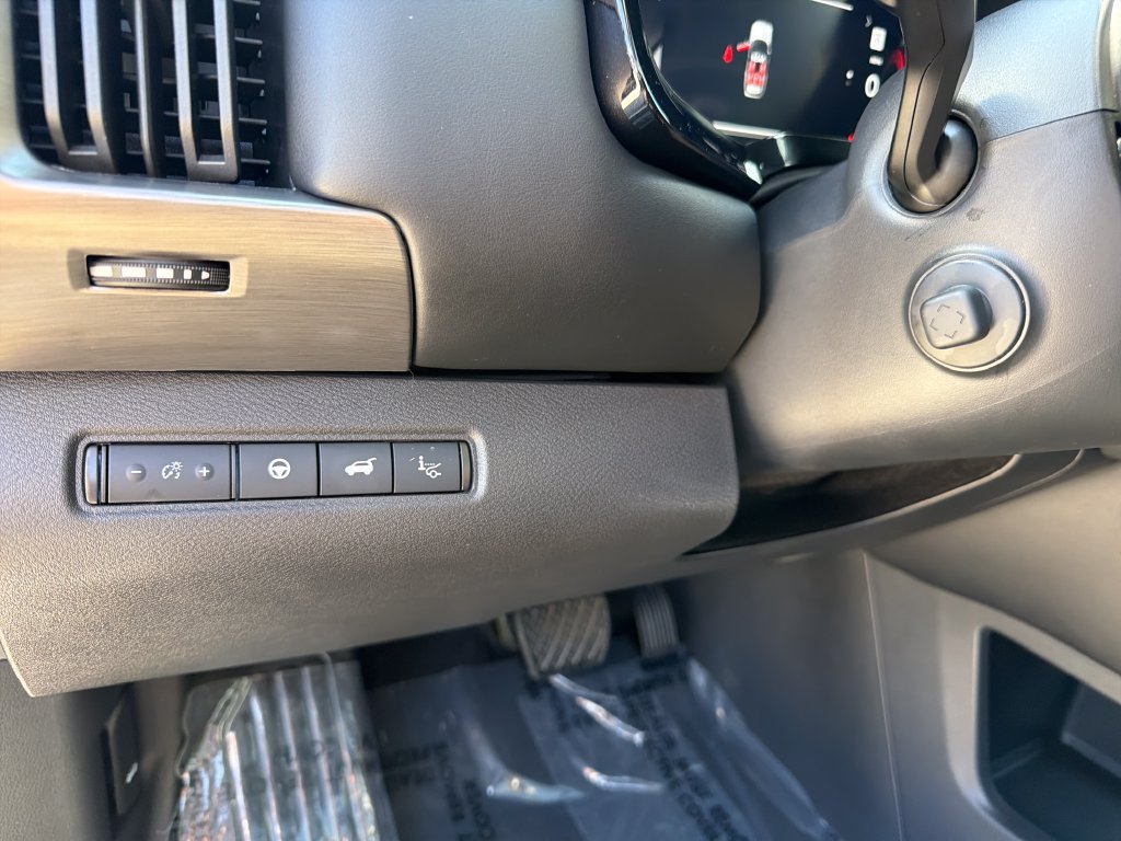 Used 2024 Nissan Pathfinder Platinum FWD image 20