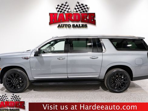 Used 2025 GMC Yukon XL Denali RWD image 1