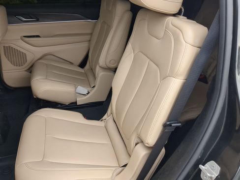 Used 2024 Jeep Grand Cherokee L Limited image 46