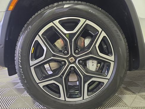 Used 2025 Rivian R1S Adventure AWD/4WD image 9