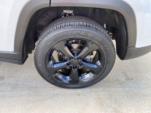 Used 2024 Jeep Grand Cherokee Altitude image 13