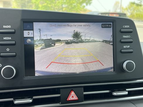 Used 2025 Hyundai Elantra SE image 33