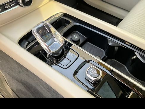 Certified 2023 Volvo XC60 B5 Ultimate w/ Climate Package AWD/4WD image 27