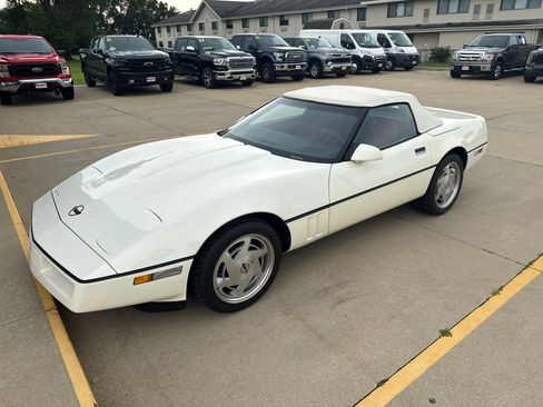 Used 1988 Chevrolet Corvette Convertible image 1