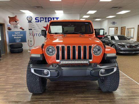 Used 2018 Jeep Wrangler Unlimited Sahara AWD/4WD image 3
