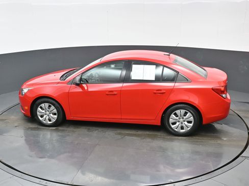 Used 2014 Chevrolet Cruze LS image 34