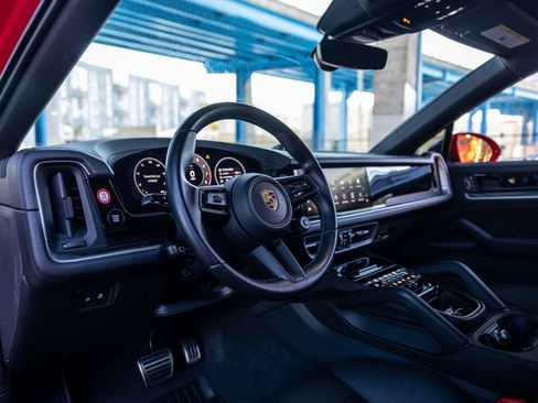 Certified 2024 Porsche Cayenne S AWD/4WD image 4