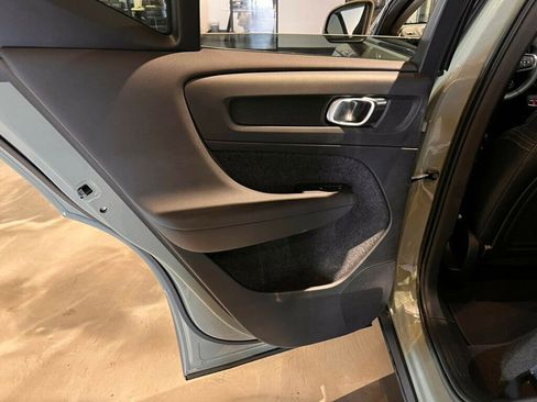 Used 2024 Volvo XC40 B5 Core image 21